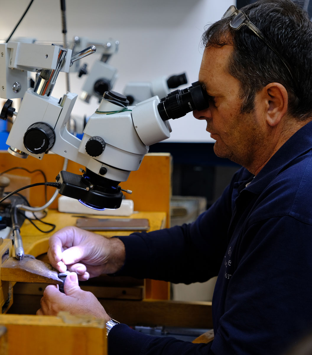 microscopio-in-laboratorio-orafo-buccinogroup